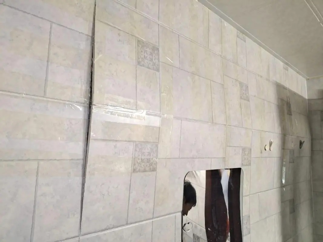 为什么越来越多的施工队都改用青龙瓷砖胶+背胶？答案来了！