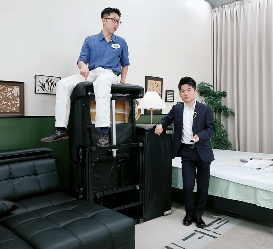 与其抱怨董宇辉式流量明星引致实体商家的痛苦，不如摆脱一场自己毫无胜算的低维竞争